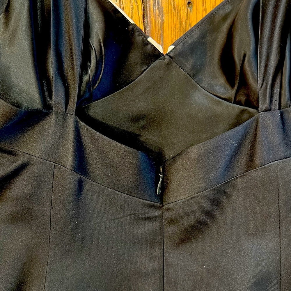 MILLY OF NEW YORK SLEEVELESS BLACK & CREAM GOWN WITH CRINOLINE AND BACK ZIPPER - Picture 7 of 9